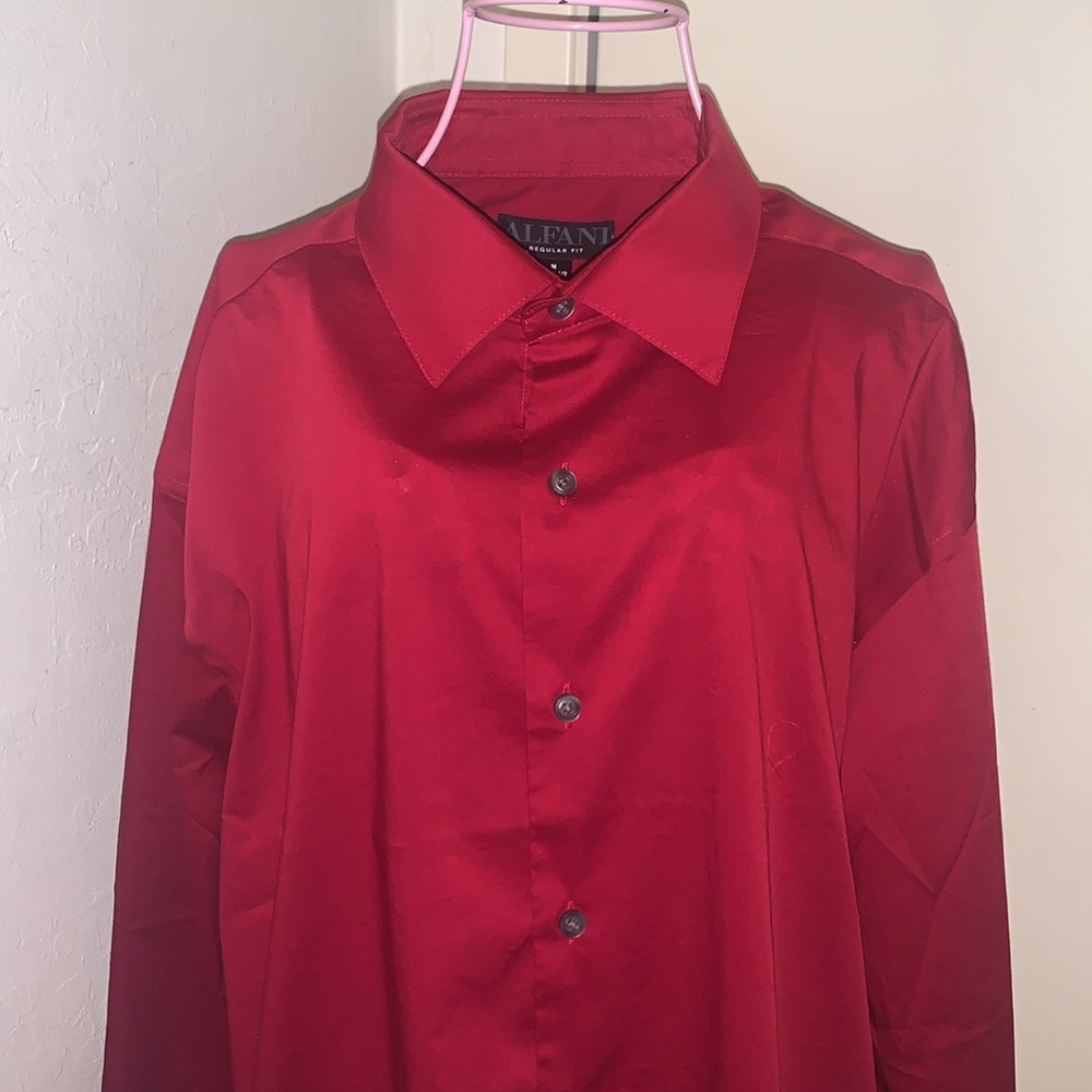 🎁Like New Alfani Regular Fit Men's Red L/S Dress shirt- Medium 15-15.5, 32-33 - Picture 9 of 16